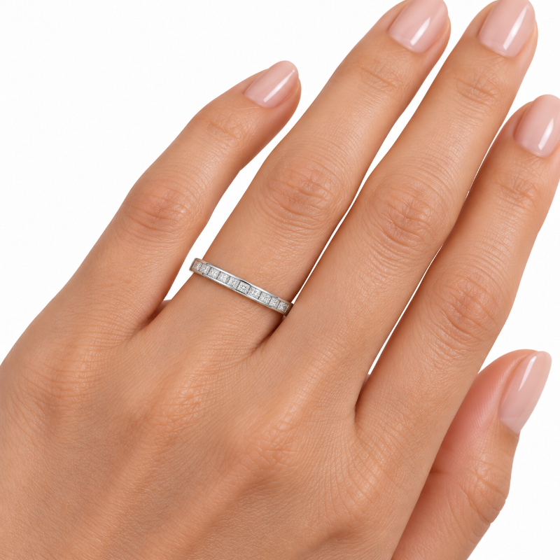 Petite_princess-cut_diamond_band