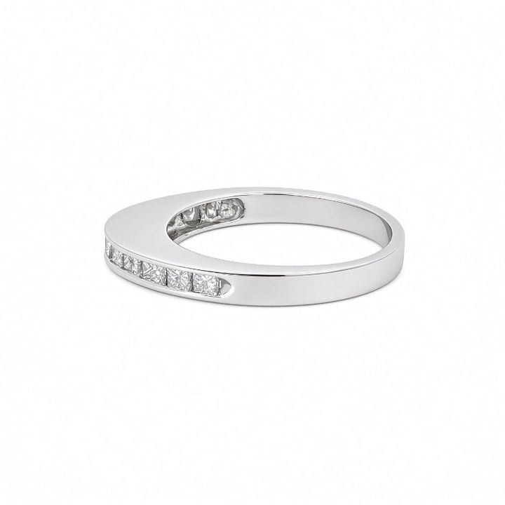 Petite_princess-cut_diamond_band